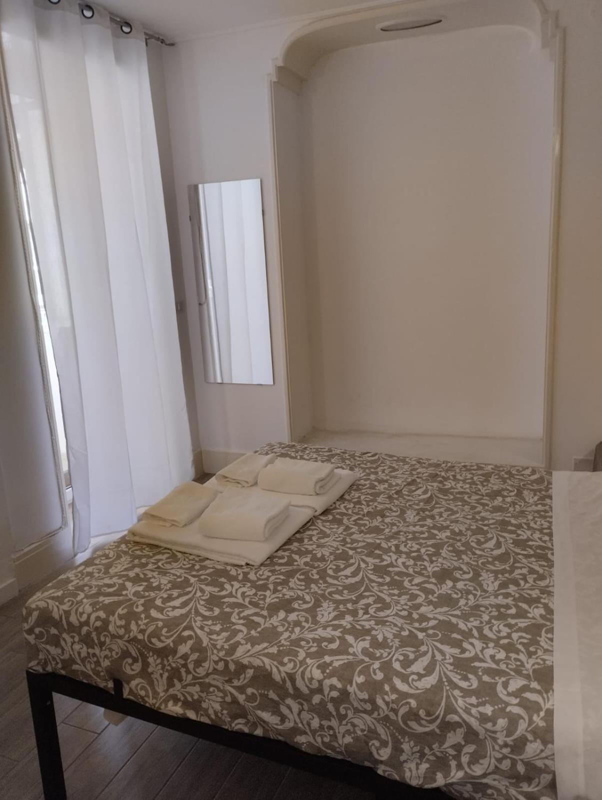 Residence E Appartamenti Cavallerizza Naples Extérieur photo