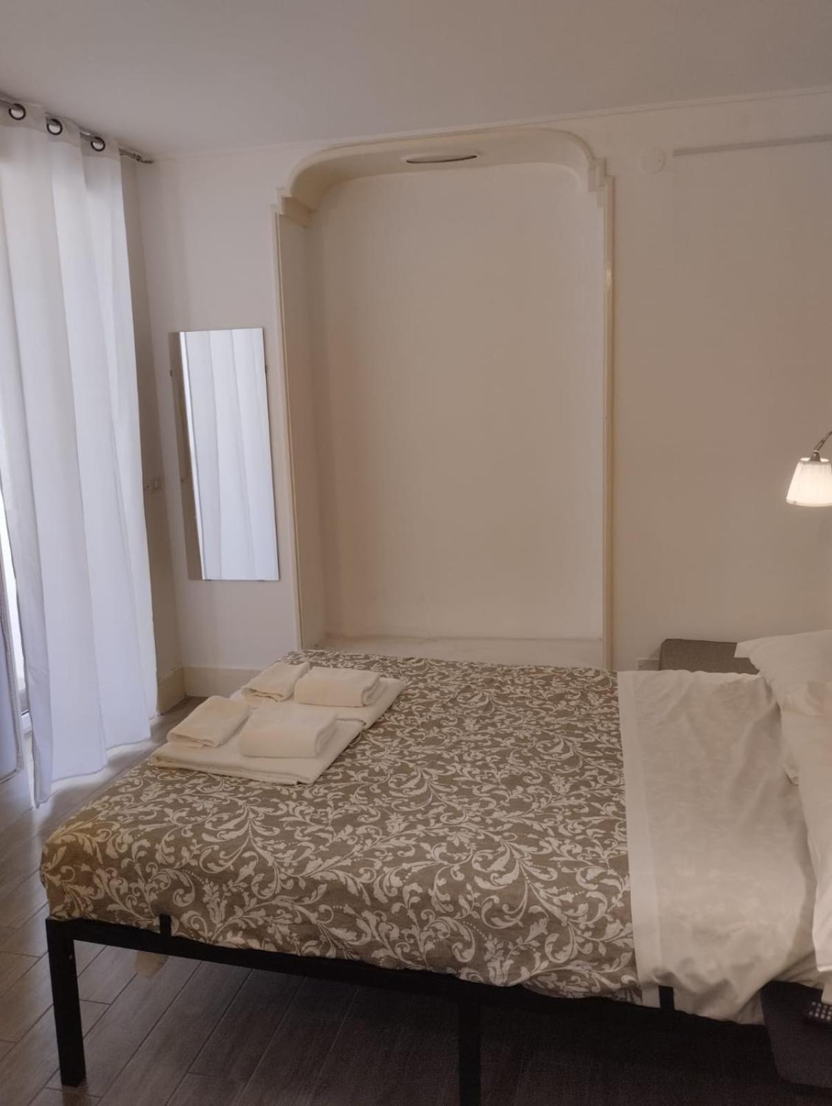 Residence E Appartamenti Cavallerizza Naples Extérieur photo